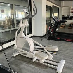 FITNESS/EXERCISE TRAINER / ELLIPTICAL TRAINER
